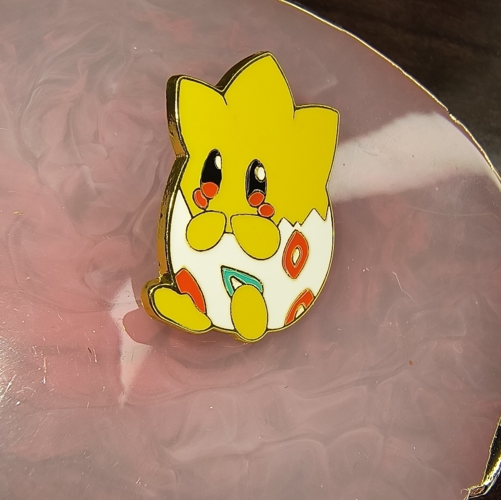 Women’s jewelry Cute Yellow & White Enamel Pin Togepi Pokemon sign of good luck! - Picture 2 of 3